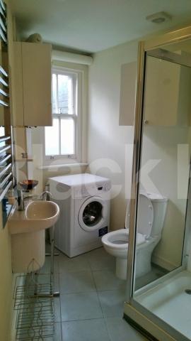 			LET, Studio Apartment, 1 bath, 1 reception Ground Floor Flat			 Hanover Gardens, Oval 